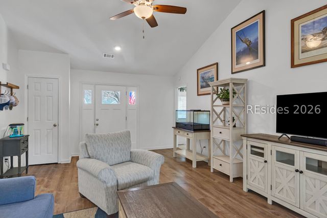 6 Shiney Leaf Ct, Beaufort, SC 29907