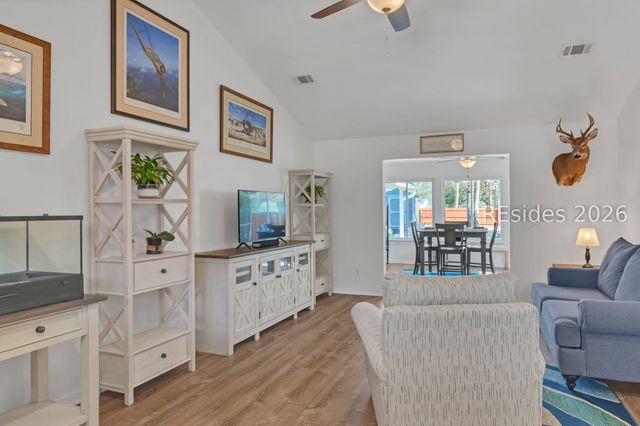 6 Shiney Leaf Ct, Beaufort, SC 29907