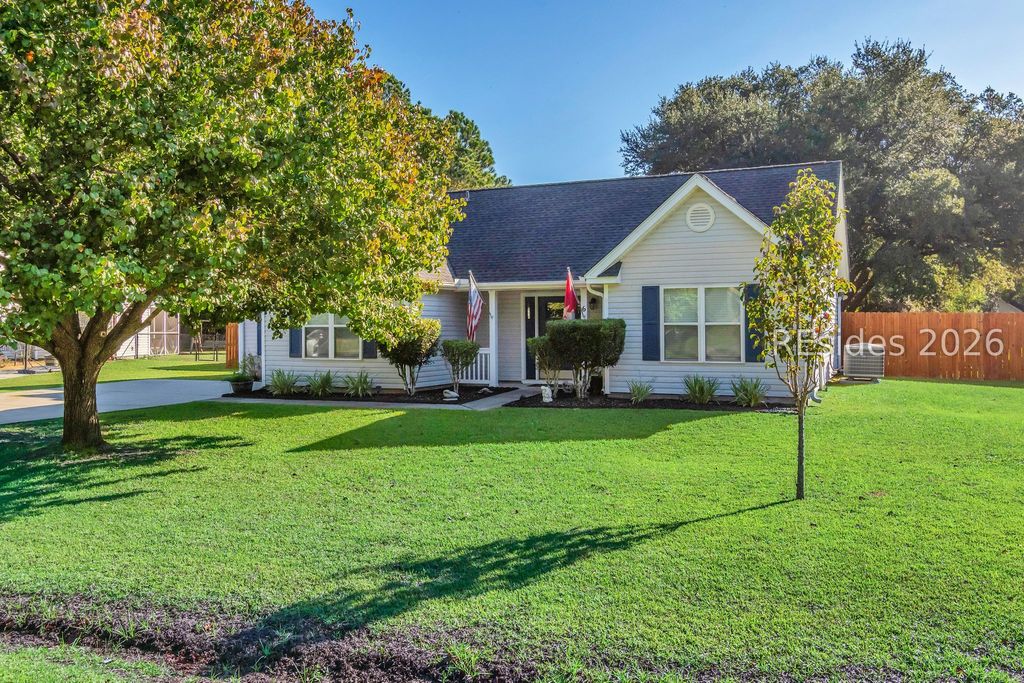 6 Shiney Leaf Ct, Beaufort, SC 29907