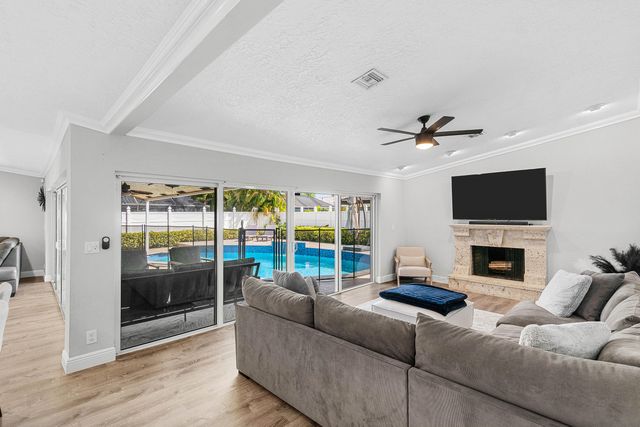 6992 W Calle Del Paz W, Boca Raton, FL 33433