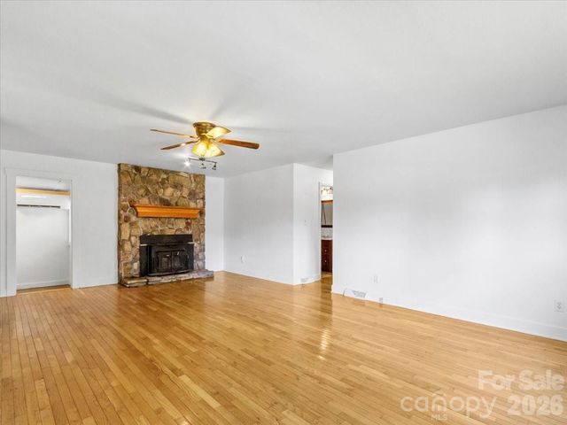 42 East Boulevard, Burnsville, NC 28714
