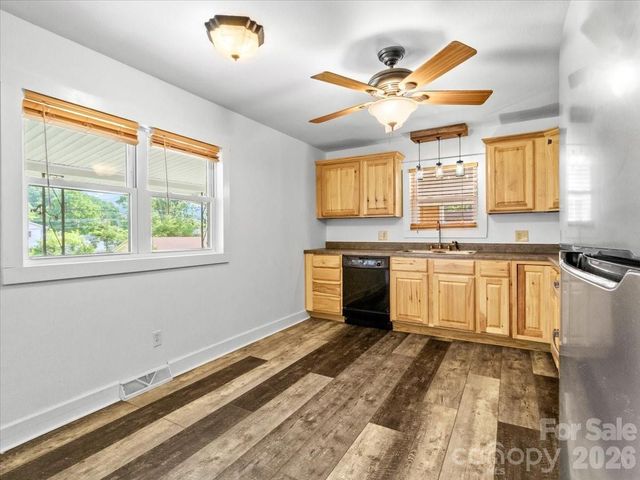 42 East Boulevard, Burnsville, NC 28714