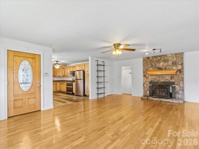 42 East Boulevard, Burnsville, NC 28714