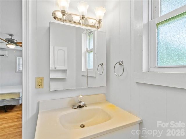 42 East Boulevard, Burnsville, NC 28714