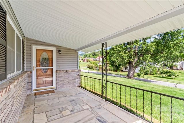 42 East Boulevard, Burnsville, NC 28714