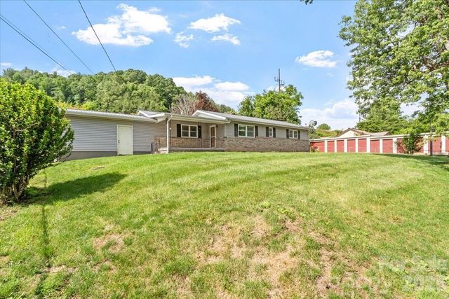 42 East Boulevard, Burnsville, NC 28714
