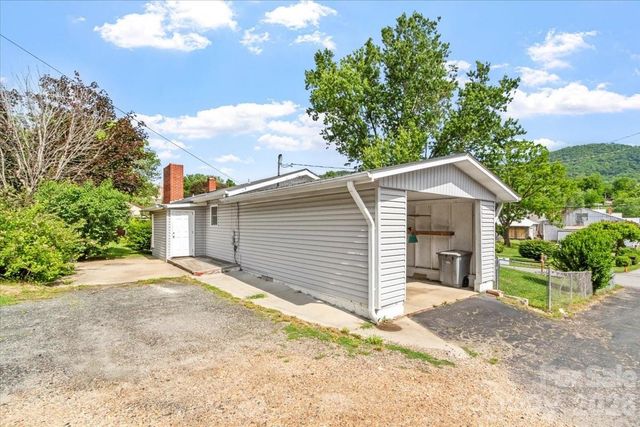 42 East Boulevard, Burnsville, NC 28714