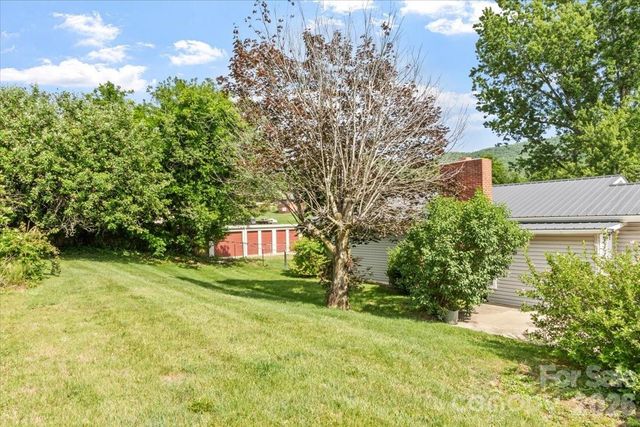 42 East Boulevard, Burnsville, NC 28714