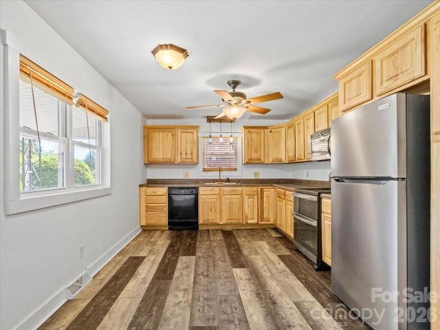 42 East Boulevard, Burnsville, NC 28714