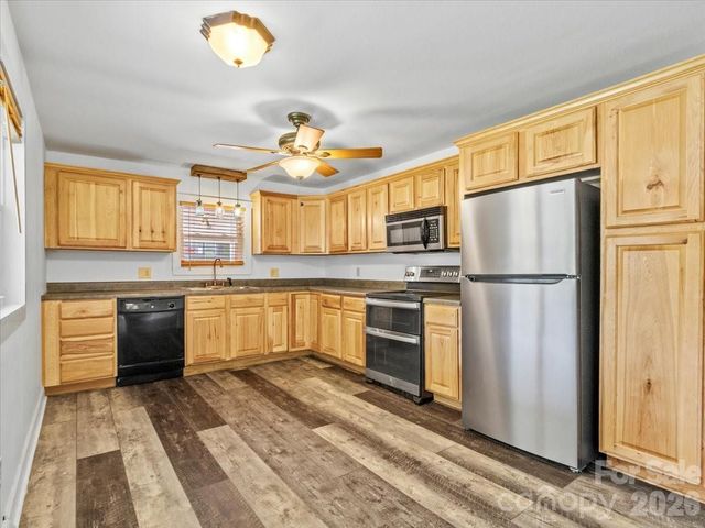 42 East Boulevard, Burnsville, NC 28714