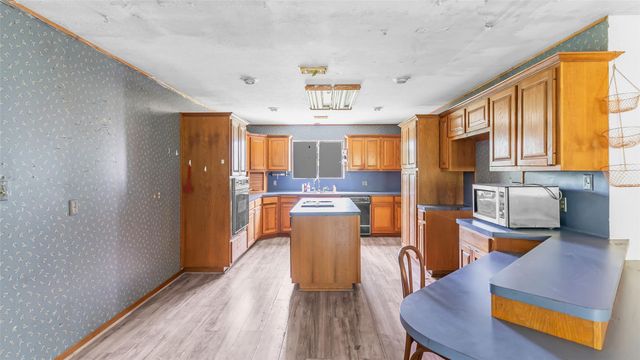 4862 Highway 30 W, Huntsville, TX 77340