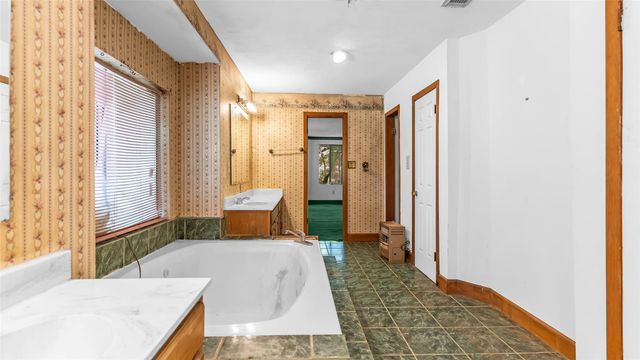 4862 Highway 30 W, Huntsville, TX 77340
