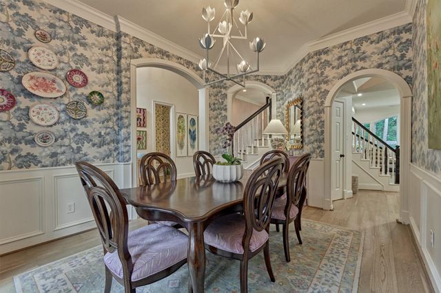 170 N Taylor Point Drive, The Woodlands, TX 77382