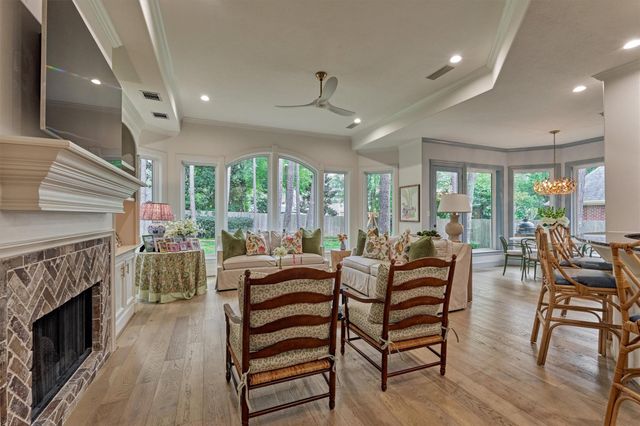 170 N Taylor Point Drive, The Woodlands, TX 77382