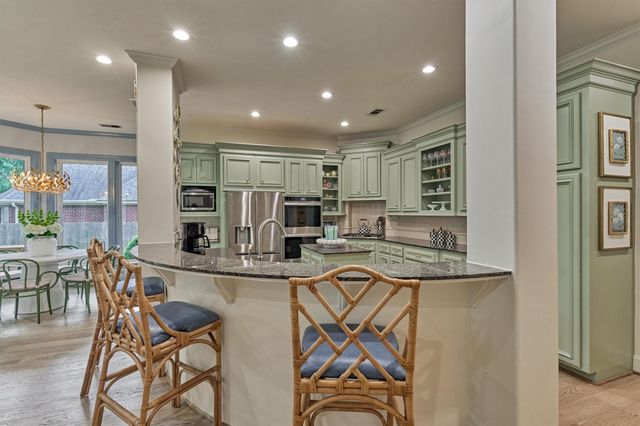 170 N Taylor Point Drive, The Woodlands, TX 77382