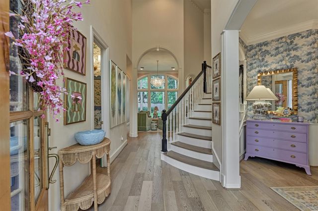 170 N Taylor Point Drive, The Woodlands, TX 77382