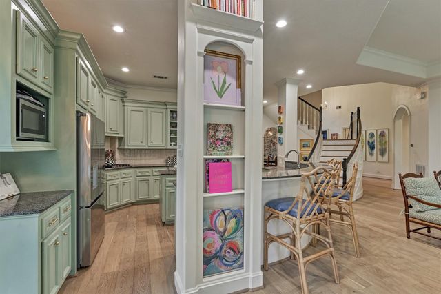 170 N Taylor Point Drive, The Woodlands, TX 77382