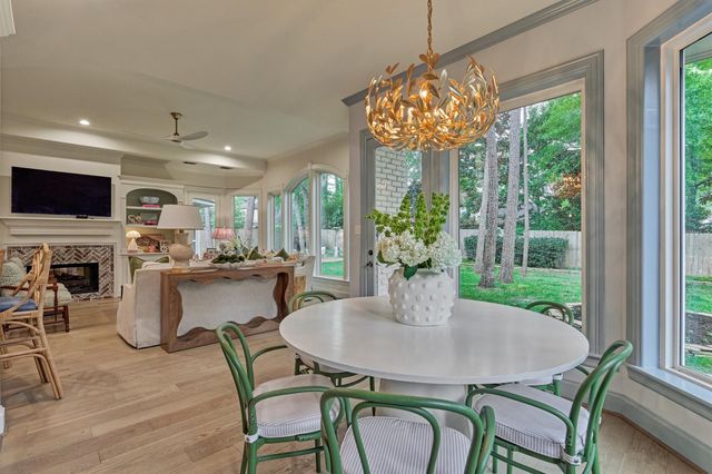 170 N Taylor Point Drive, The Woodlands, TX 77382