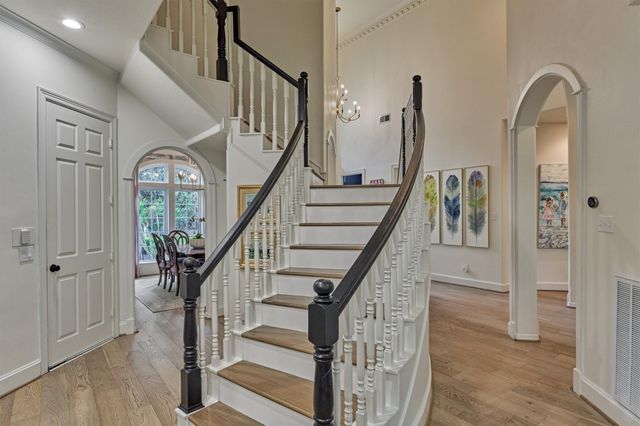 170 N Taylor Point Drive, The Woodlands, TX 77382