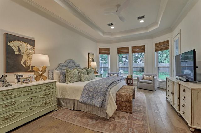 170 N Taylor Point Drive, The Woodlands, TX 77382