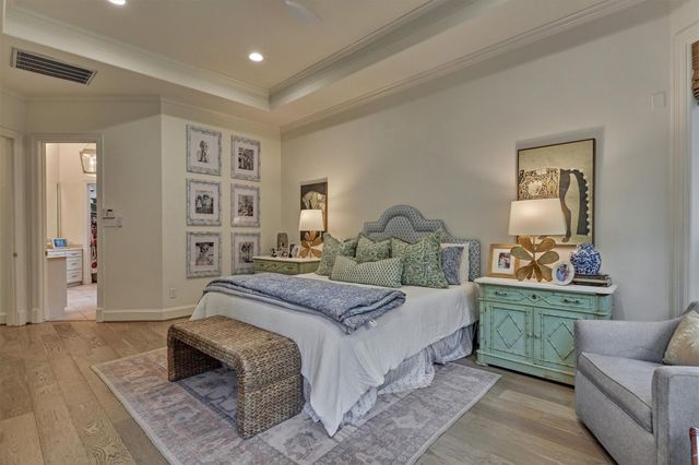 170 N Taylor Point Drive, The Woodlands, TX 77382