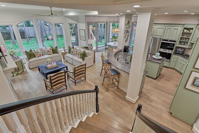 170 N Taylor Point Drive, The Woodlands, TX 77382