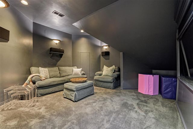 170 N Taylor Point Drive, The Woodlands, TX 77382