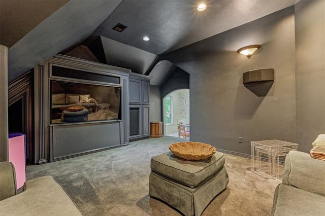 170 N Taylor Point Drive, The Woodlands, TX 77382