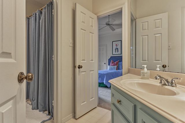 170 N Taylor Point Drive, The Woodlands, TX 77382