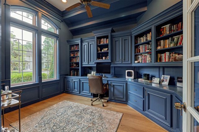 170 N Taylor Point Drive, The Woodlands, TX 77382