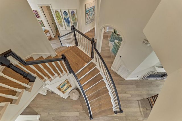 170 N Taylor Point Drive, The Woodlands, TX 77382