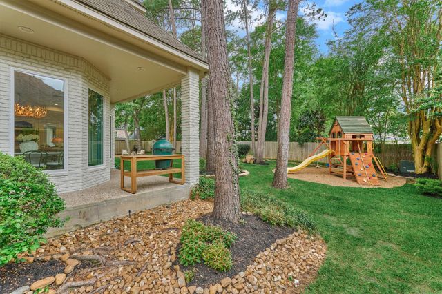 170 N Taylor Point Drive, The Woodlands, TX 77382