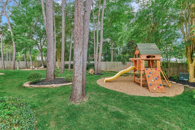 170 N Taylor Point Drive, The Woodlands, TX 77382