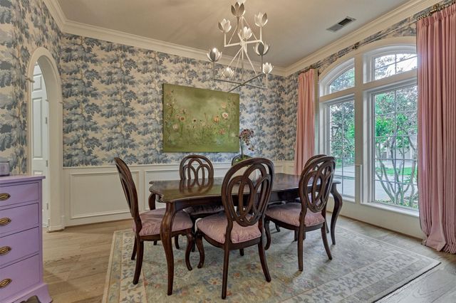 170 N Taylor Point Drive, The Woodlands, TX 77382