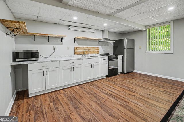 3084 Green Valley Drive, East Point, GA 30344