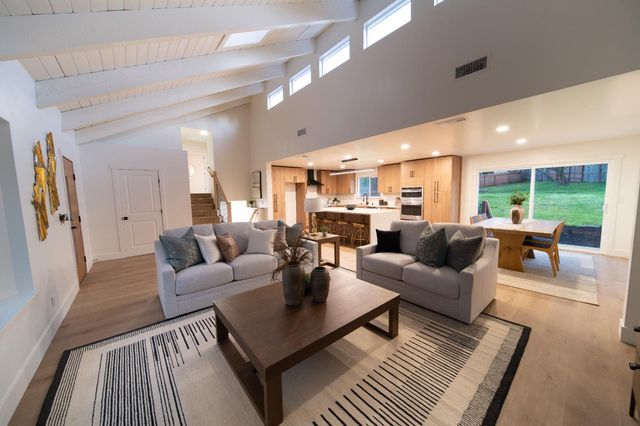 2948 Oakleaf Dr, Cameron Park, CA 95682