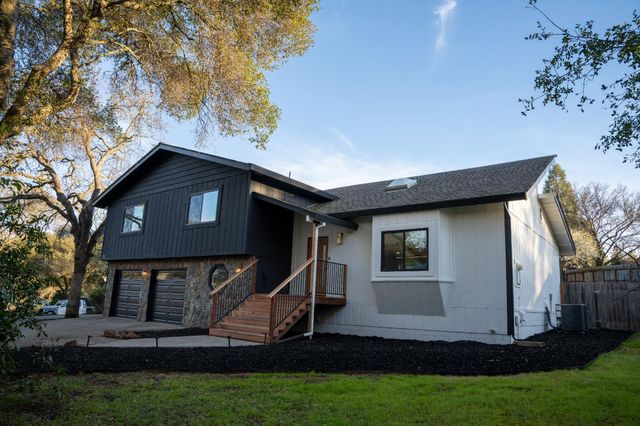 2948 Oakleaf Dr, Cameron Park, CA 95682