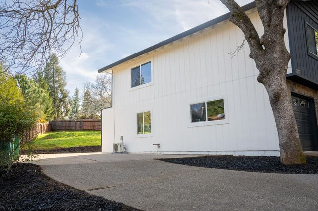 2948 Oakleaf Dr, Cameron Park, CA 95682