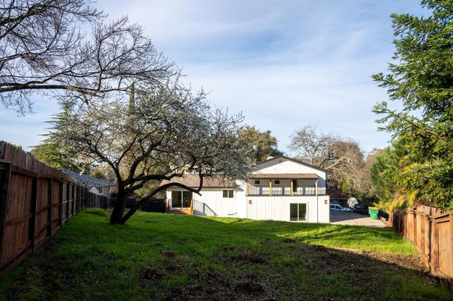 2948 Oakleaf Dr, Cameron Park, CA 95682