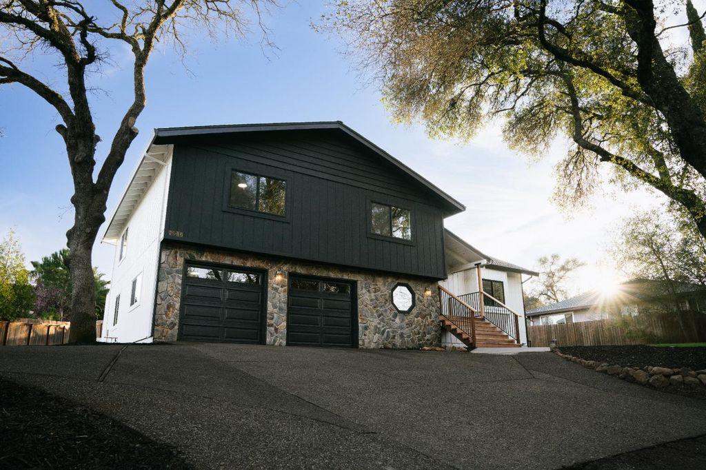 2948 Oakleaf Dr, Cameron Park, CA 95682