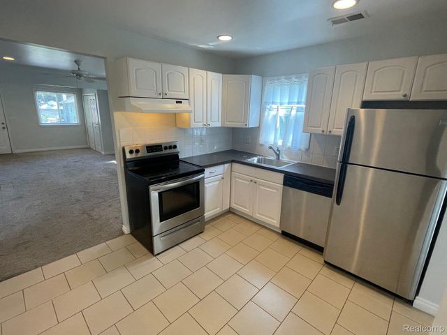 2115 SYMES Street, Ferndale, MI 48220