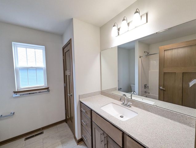 14 Bluestem Pass, Mount Horeb, WI 53572