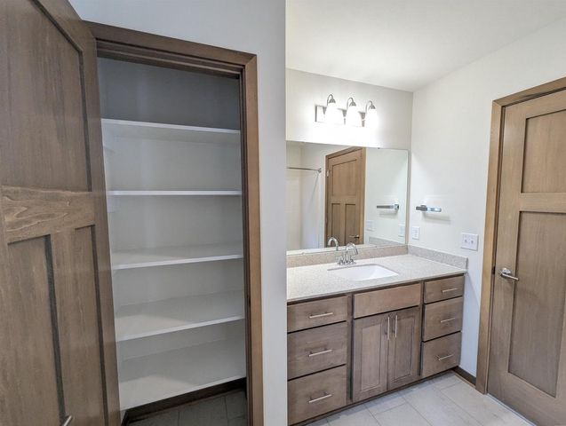 14 Bluestem Pass, Mount Horeb, WI 53572