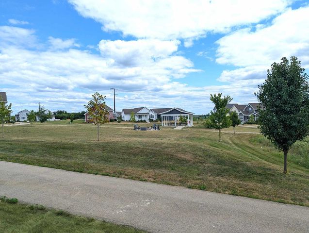 14 Bluestem Pass, Mount Horeb, WI 53572