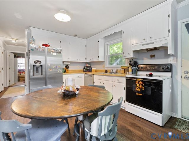 2915 S Ridge Dr, Midlothian, VA 23112