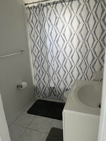 2055 NW 8th Street, Pompano Beach, FL 33069