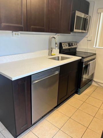 2055 NW 8th Street, Pompano Beach, FL 33069