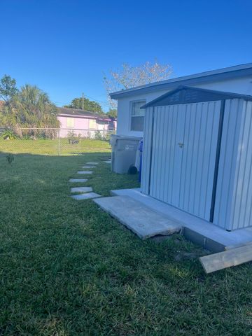 2055 NW 8th Street, Pompano Beach, FL 33069