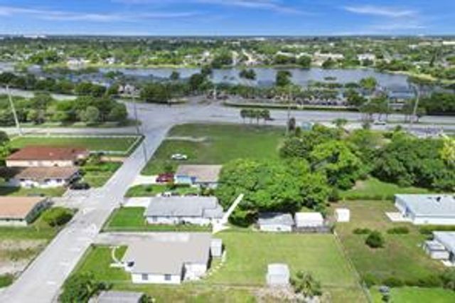 2055 NW 8th Street, Pompano Beach, FL 33069