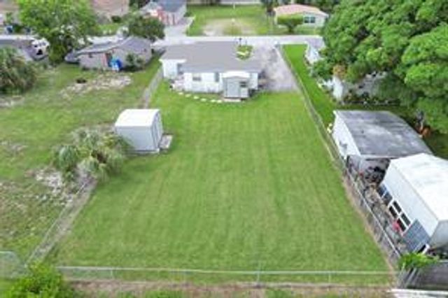 2055 NW 8th Street, Pompano Beach, FL 33069